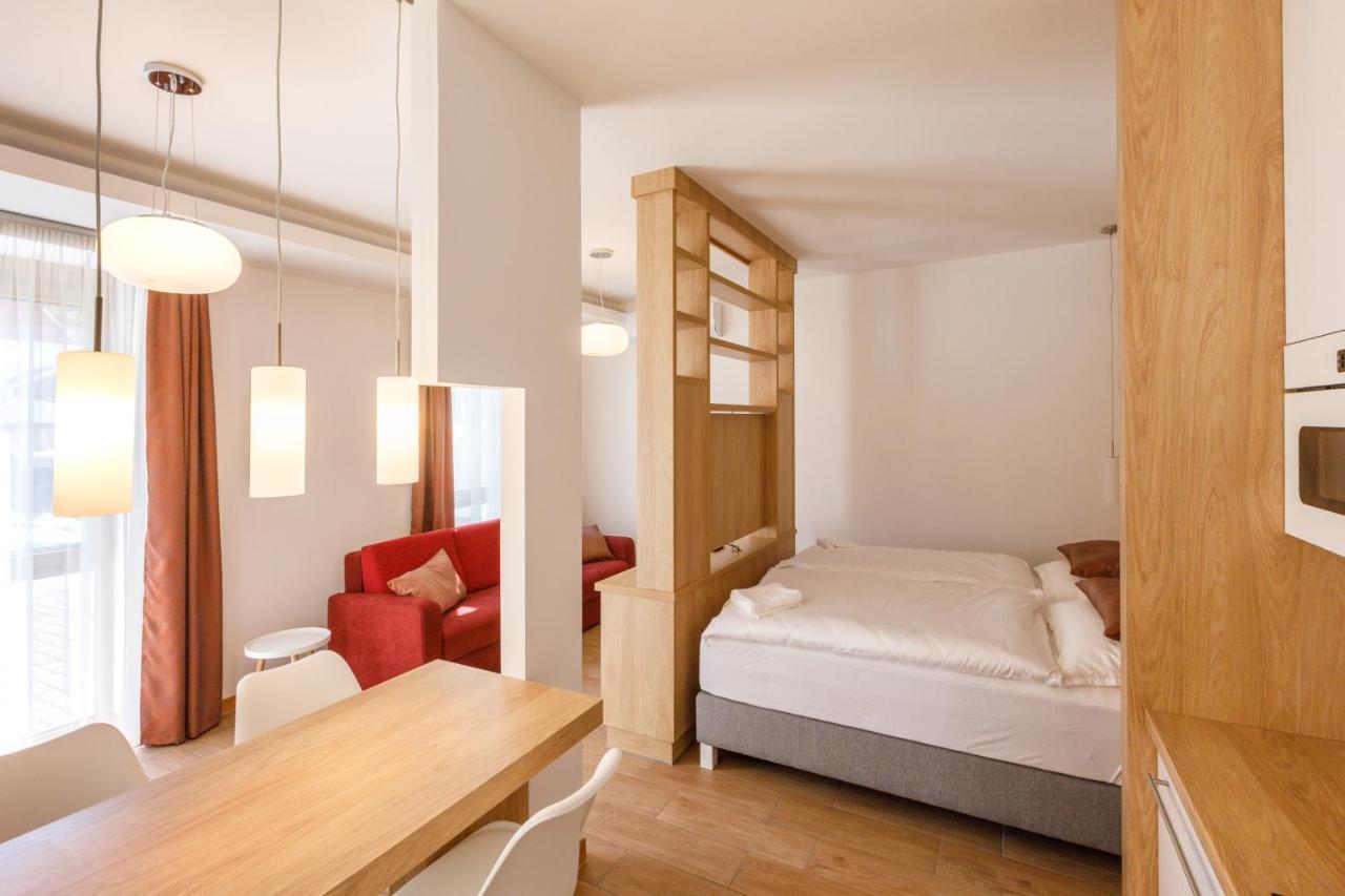 La Bella Centrum Apartmanok Piros/Sarga Heviz Luaran gambar