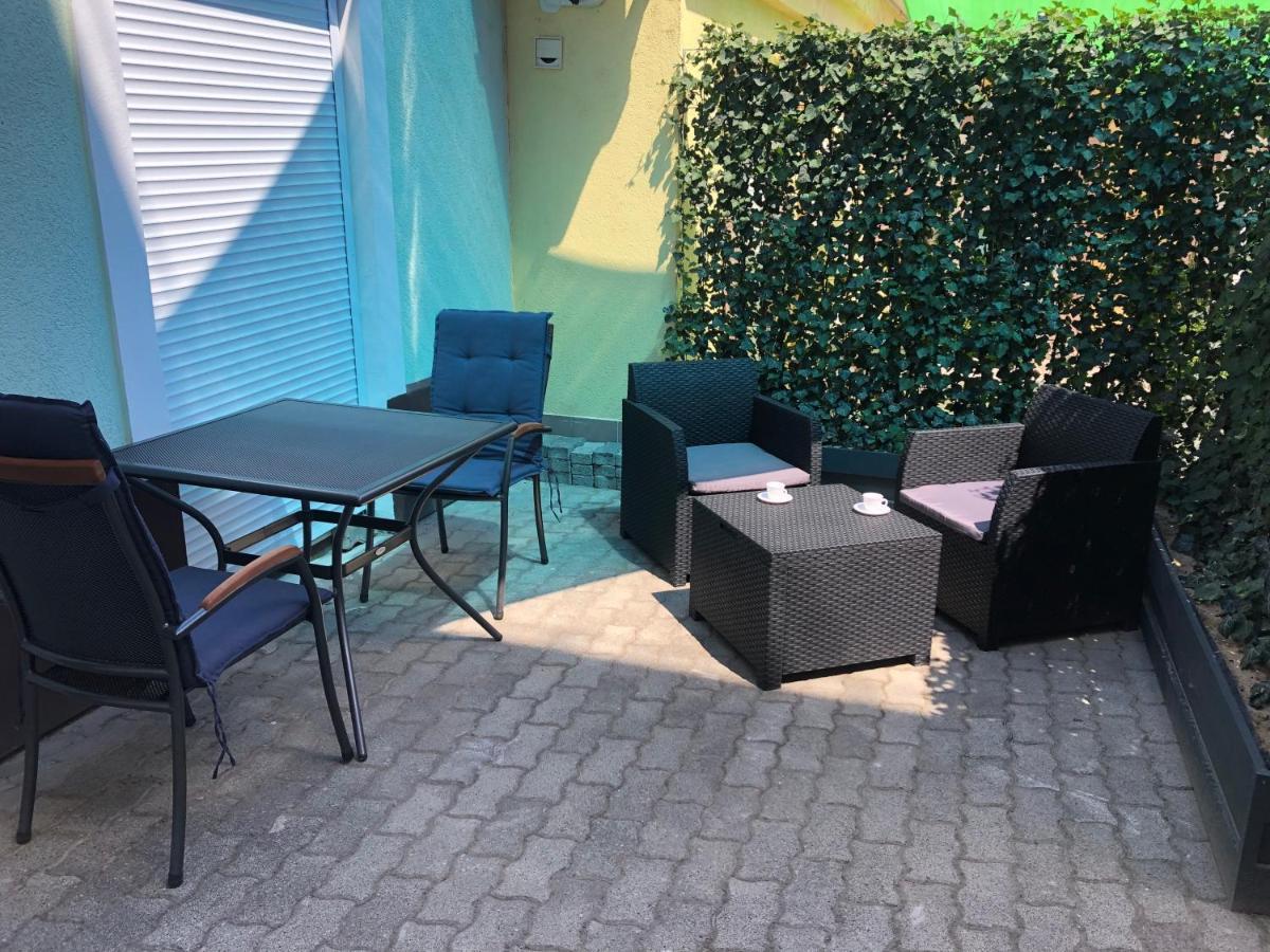 La Bella Centrum Apartmanok Piros/Sarga Heviz Luaran gambar