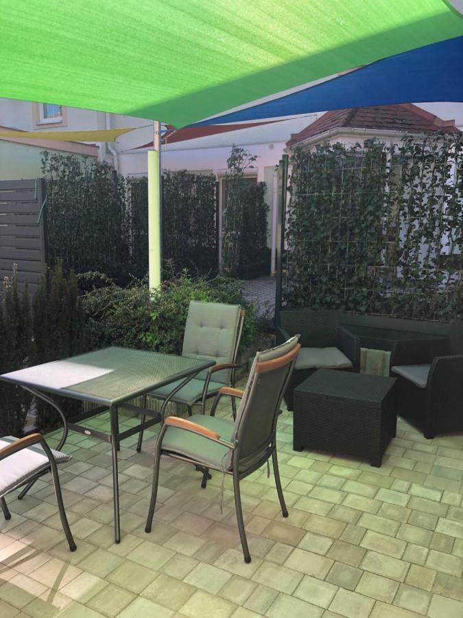 La Bella Centrum Apartmanok Piros/Sarga Heviz Luaran gambar
